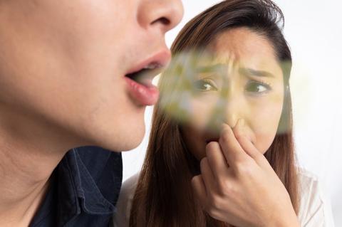 ما هي أسباب رائحة الفم الكريهة وما هي طرق العلاج